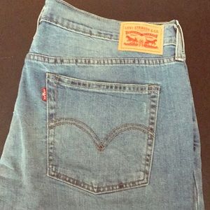 Levi's size 33 jean capris.